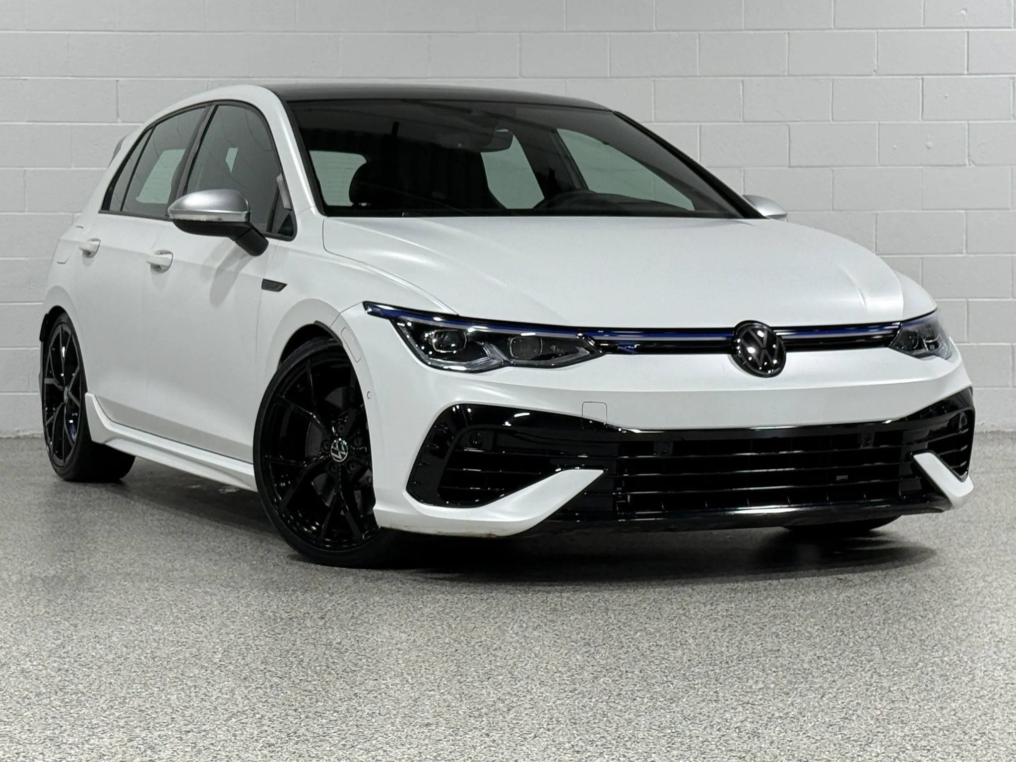 Used 2023 Volkswagen Golf R AWD/4WD image 4