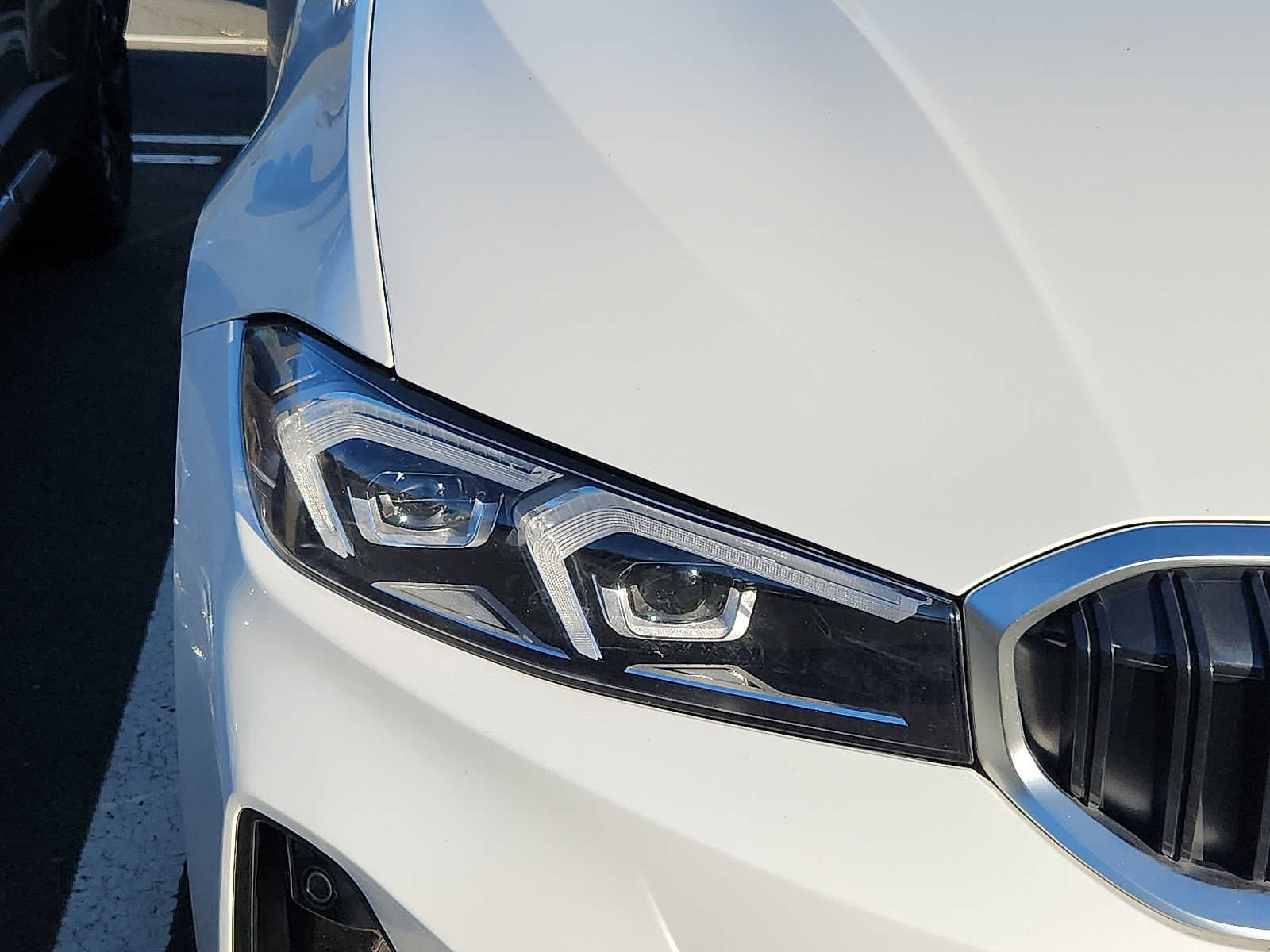 Certified 2023 BMW 330i xDrive Sedan w/ Driving Assistance Package image 3