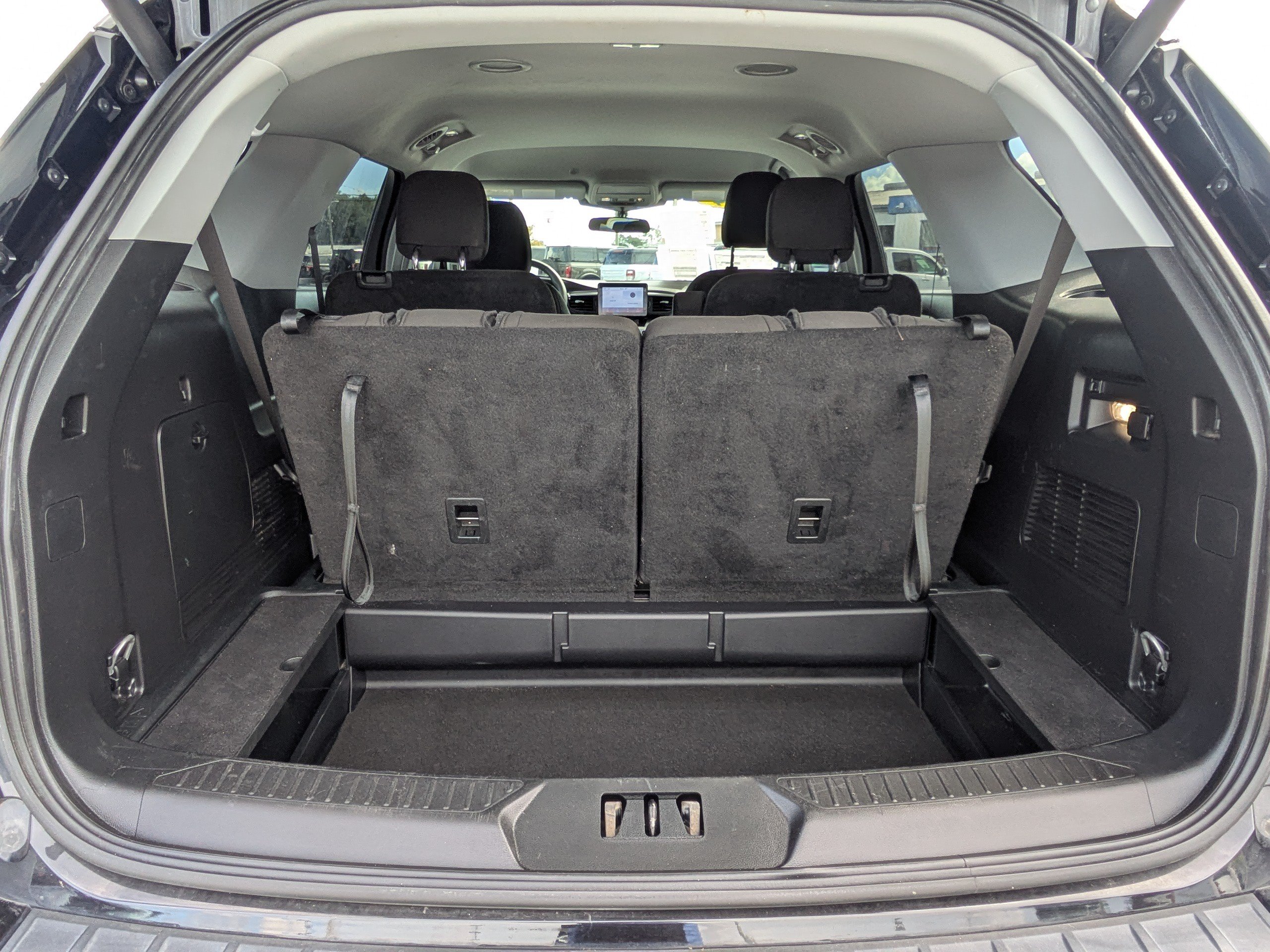 Used 2024 Ford Explorer XLT AWD/4WD image 13