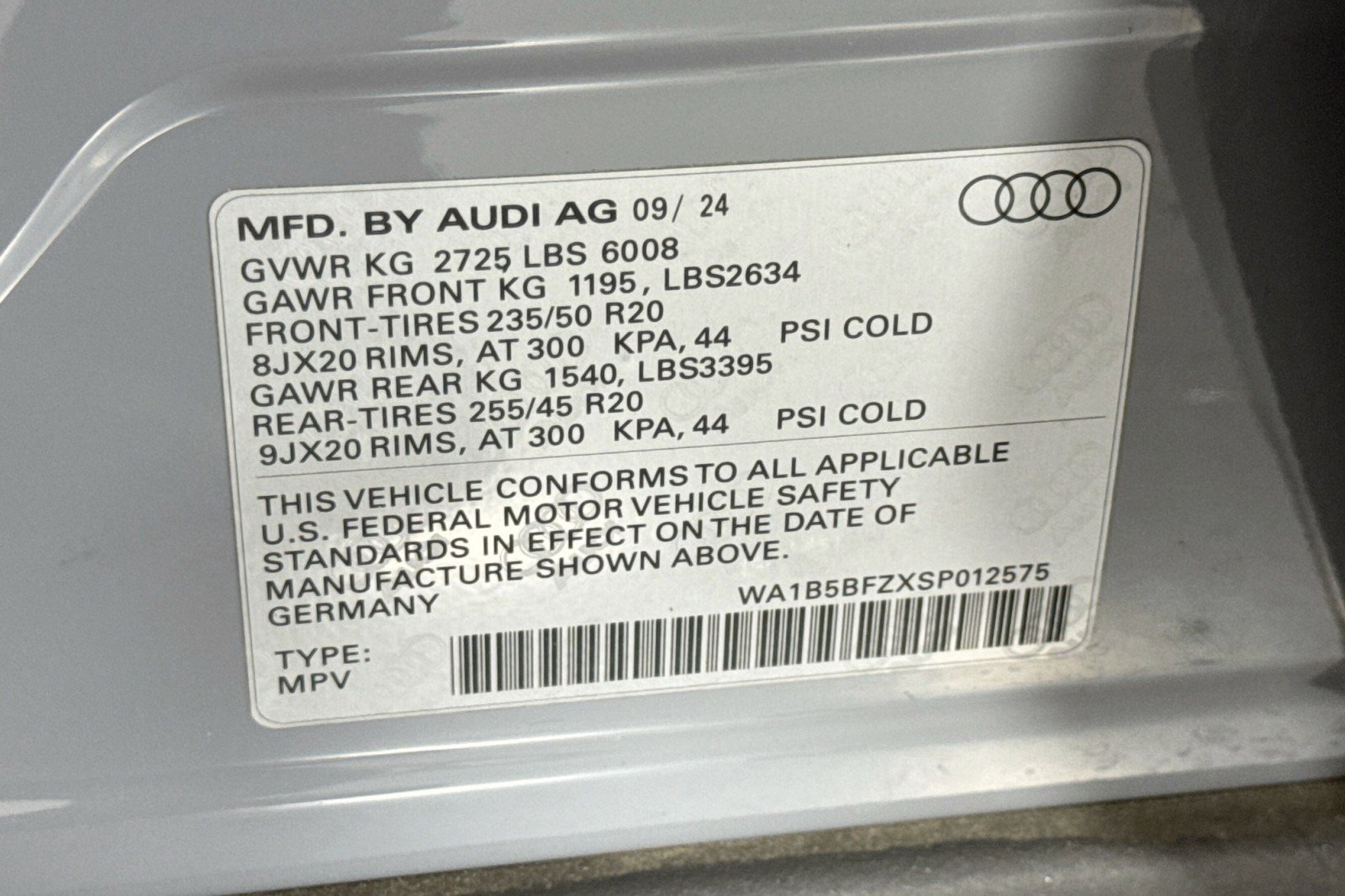 Used 2025 Audi Q4 e-tron Premium Plus image 31