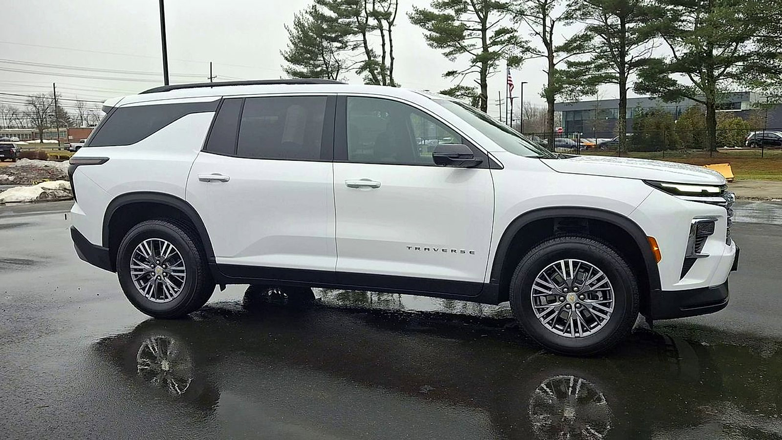 New 2026 Chevrolet Traverse LT w/ Driver Confidence Package FWD image 4