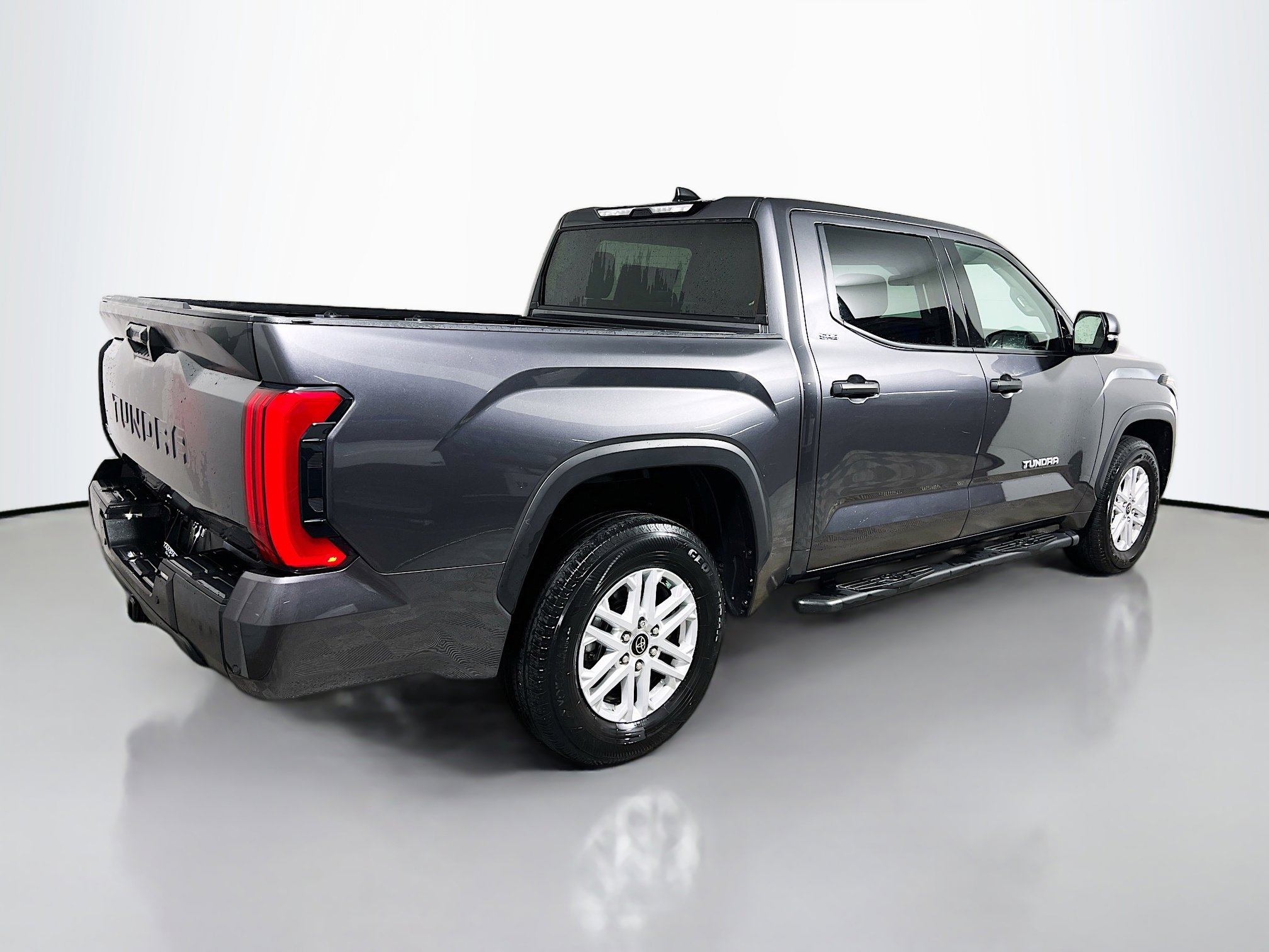 Used 2022 Toyota Tundra SR5 w/ Convenience Package RWD image 4