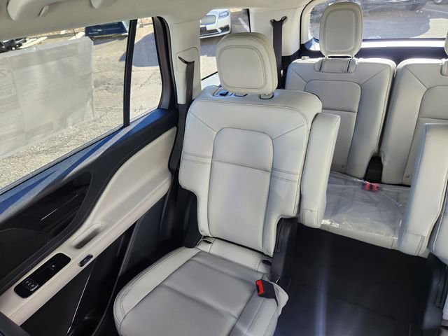 New 2026 Lincoln Aviator AWD w/ Jet Appearance Package image 13