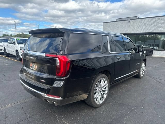 Used 2025 GMC Yukon XL Denali w/ Denali Reserve Package AWD/4WD image 11