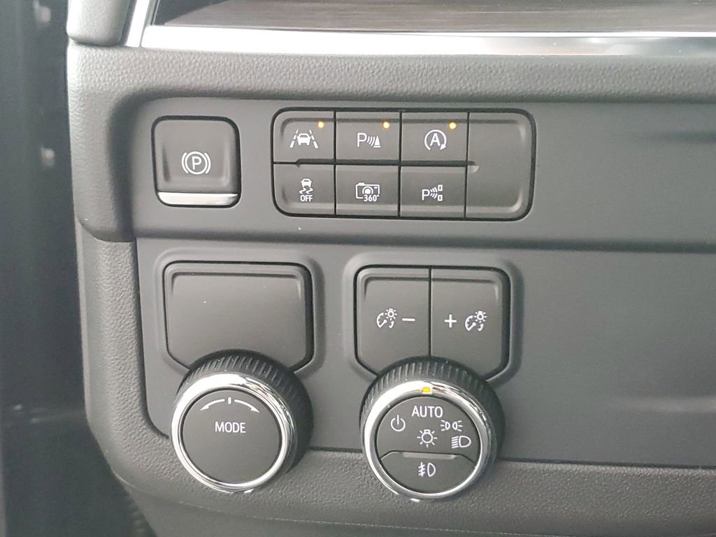 New 2026 Chevrolet Suburban LT image 26