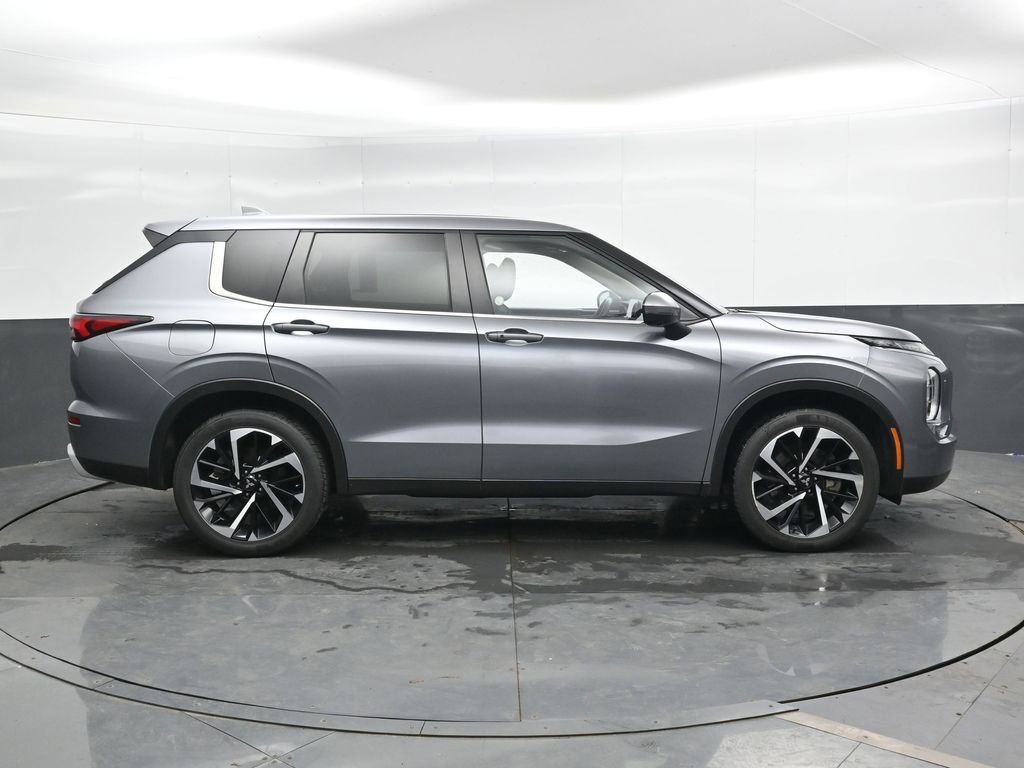 Used 2024 Mitsubishi Outlander SE image 5