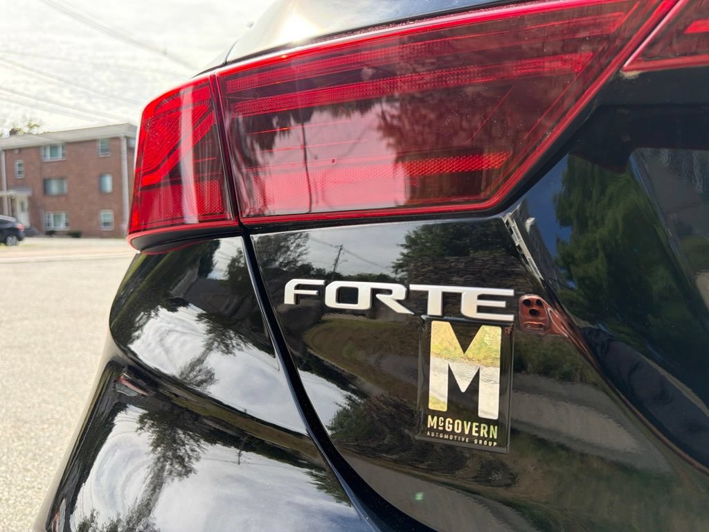 Certified 2022 Kia Forte LXS FWD image 11