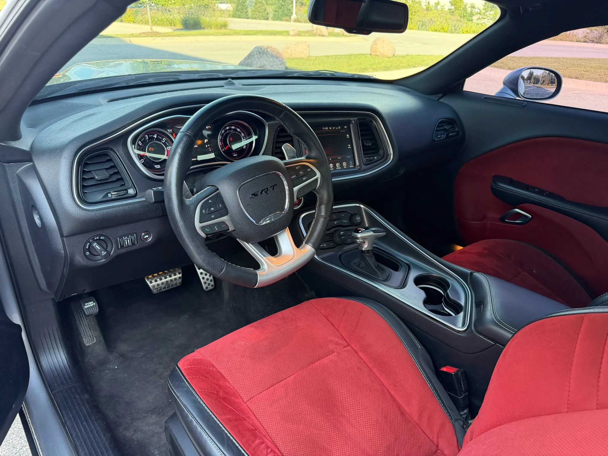 Used 2015 Dodge Challenger SRT RWD image 13