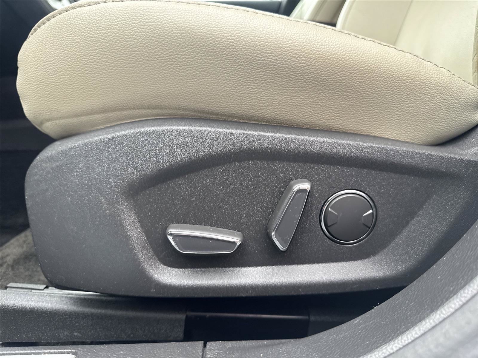 Used 2015 Ford Fusion Titanium FWD image 16