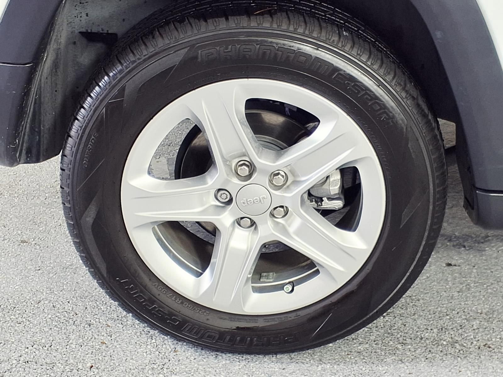 Used 2023 Jeep Compass Sport image 6