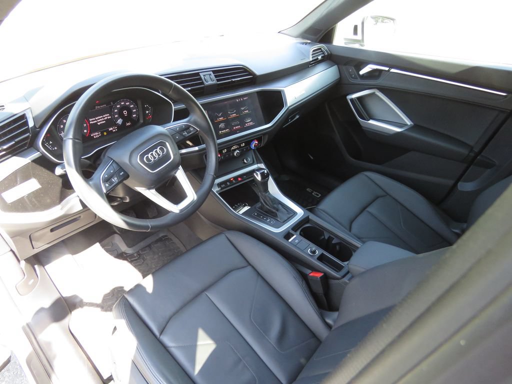 Used 2022 Audi Q3 2.0T Premium w/ Convenience Package AWD/4WD image 11