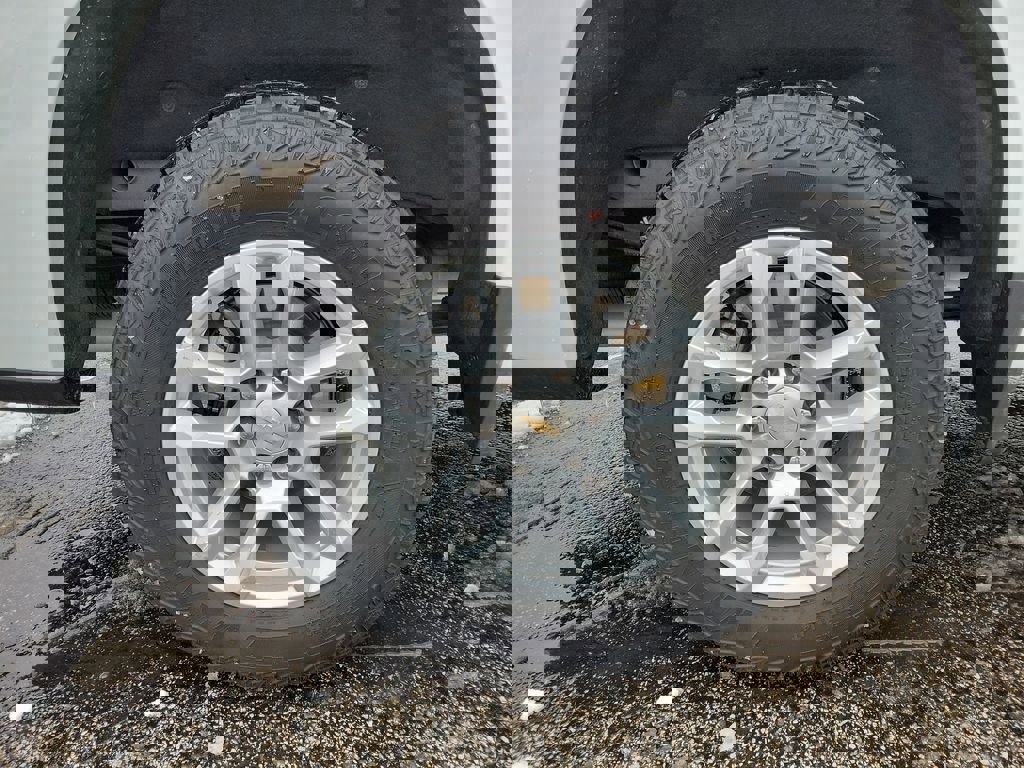 Used 2025 Chevrolet Silverado 1500 LT image 5