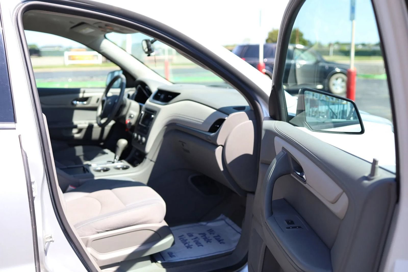 Used 2017 Chevrolet Traverse LS FWD image 41