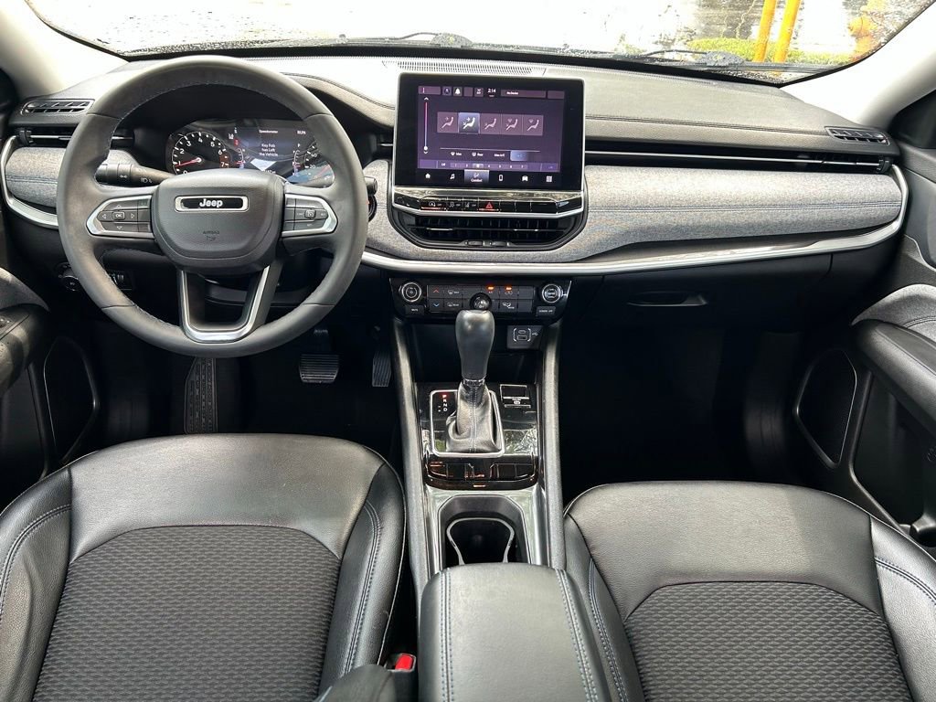 Certified 2022 Jeep Compass Latitude image 11