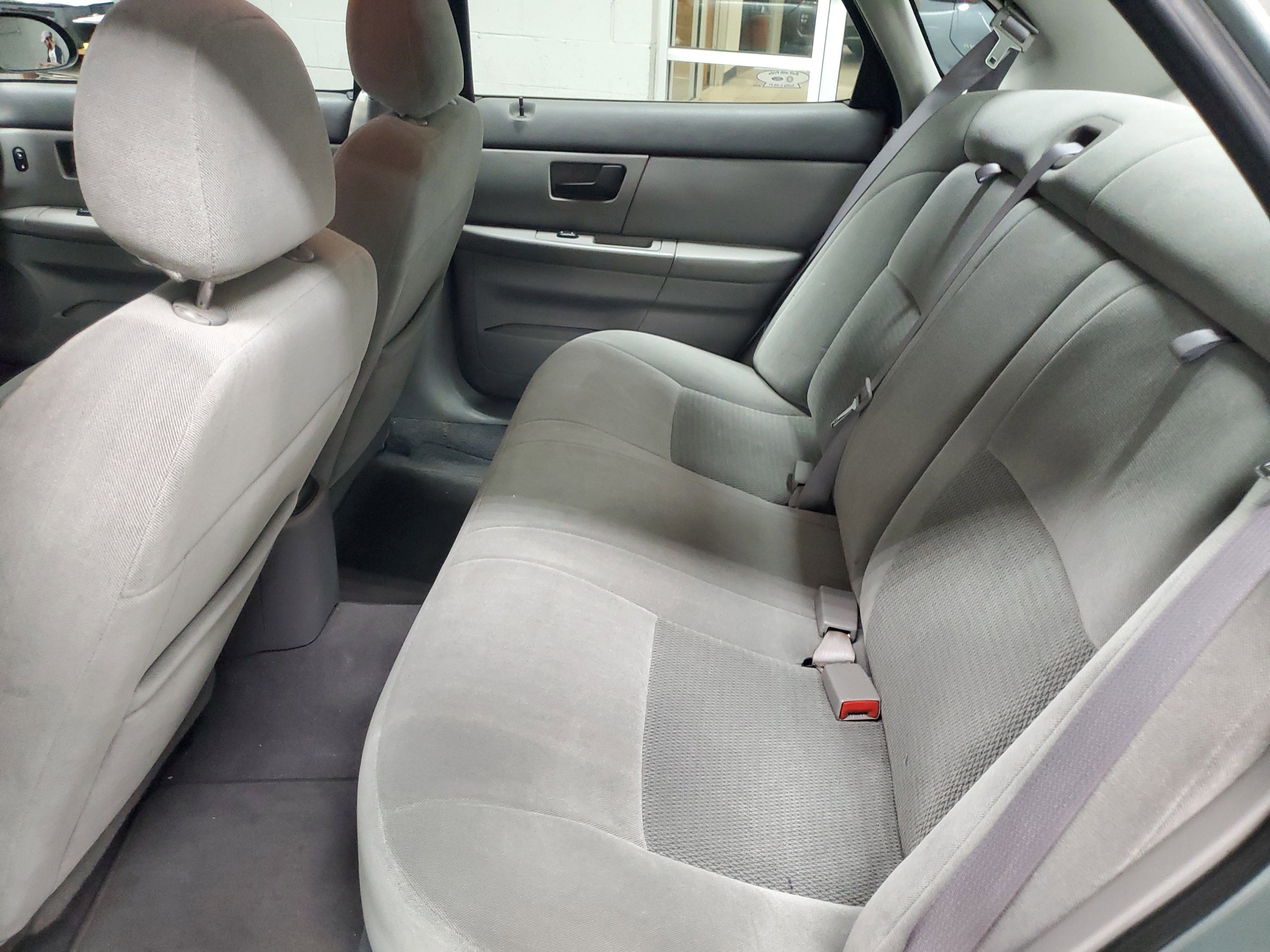 Used 2005 Ford Taurus SE FWD image 10