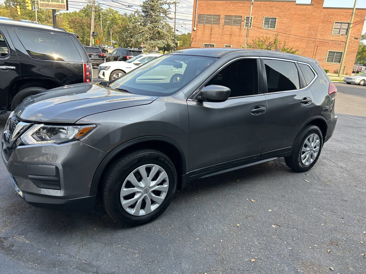 Used 2018 Nissan Rogue S image 1