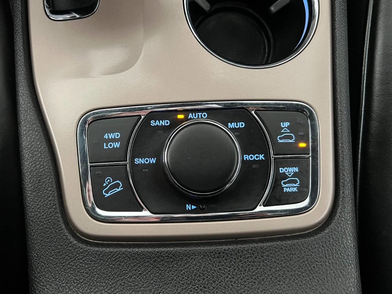 Used 2015 Jeep Grand Cherokee Summit AWD/4WD image 24