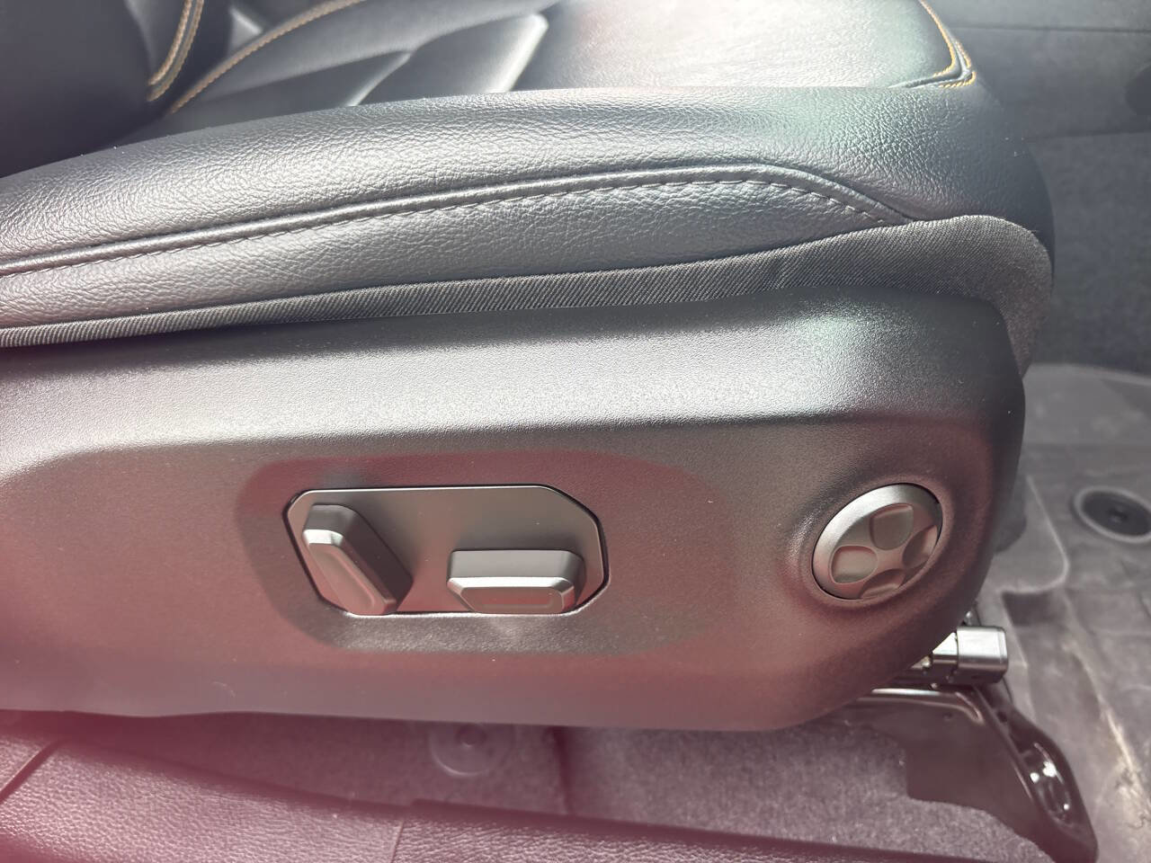 Used 2024 Jeep Wrangler Unlimited Sahara w/ Safety Group AWD/4WD image 39