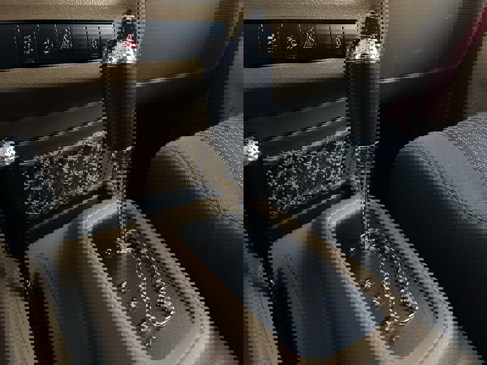 Used 2012 Jeep Wrangler Unlimited Sahara w/ Connectivity Group image 19