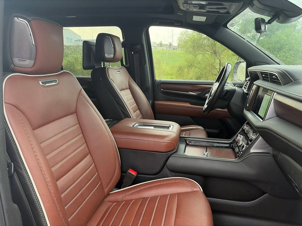 Used 2024 GMC Yukon XL Denali Ultimate w/ LPO, Floor Liner Package AWD/4WD image 12