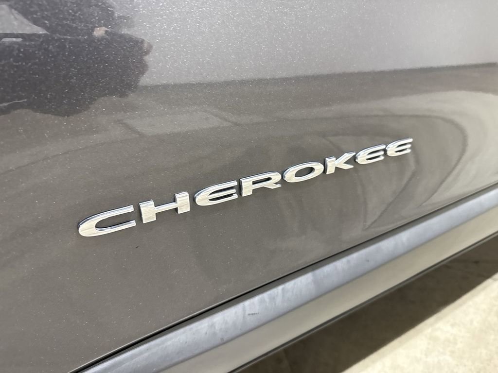 Used 2020 Jeep Cherokee Latitude Plus image 26