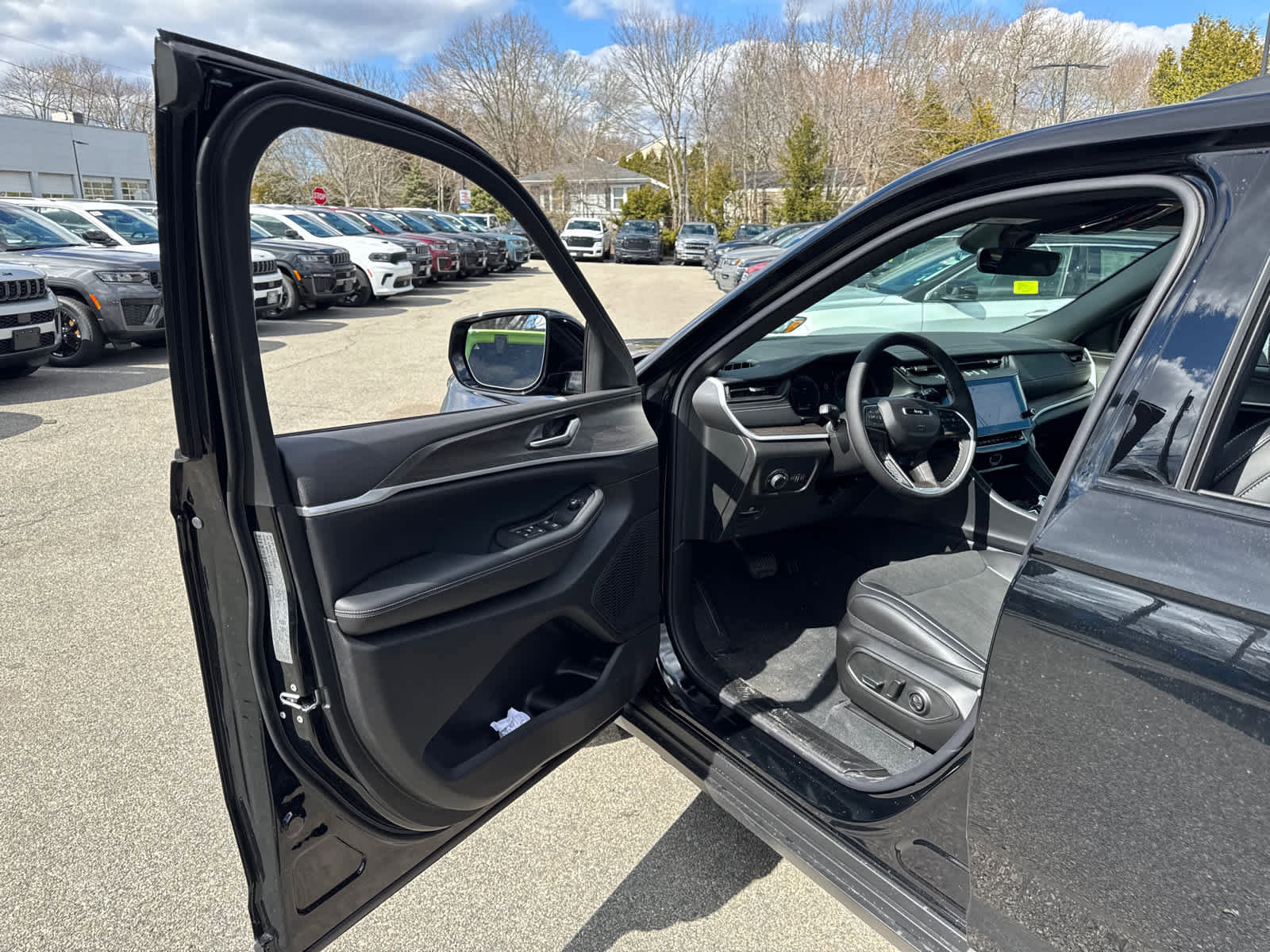 New 2026 Jeep Grand Cherokee Altitude image 11