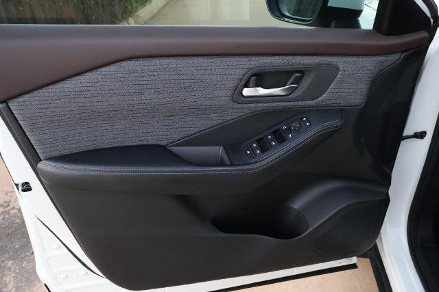 Certified 2023 Nissan Rogue SV FWD image 16