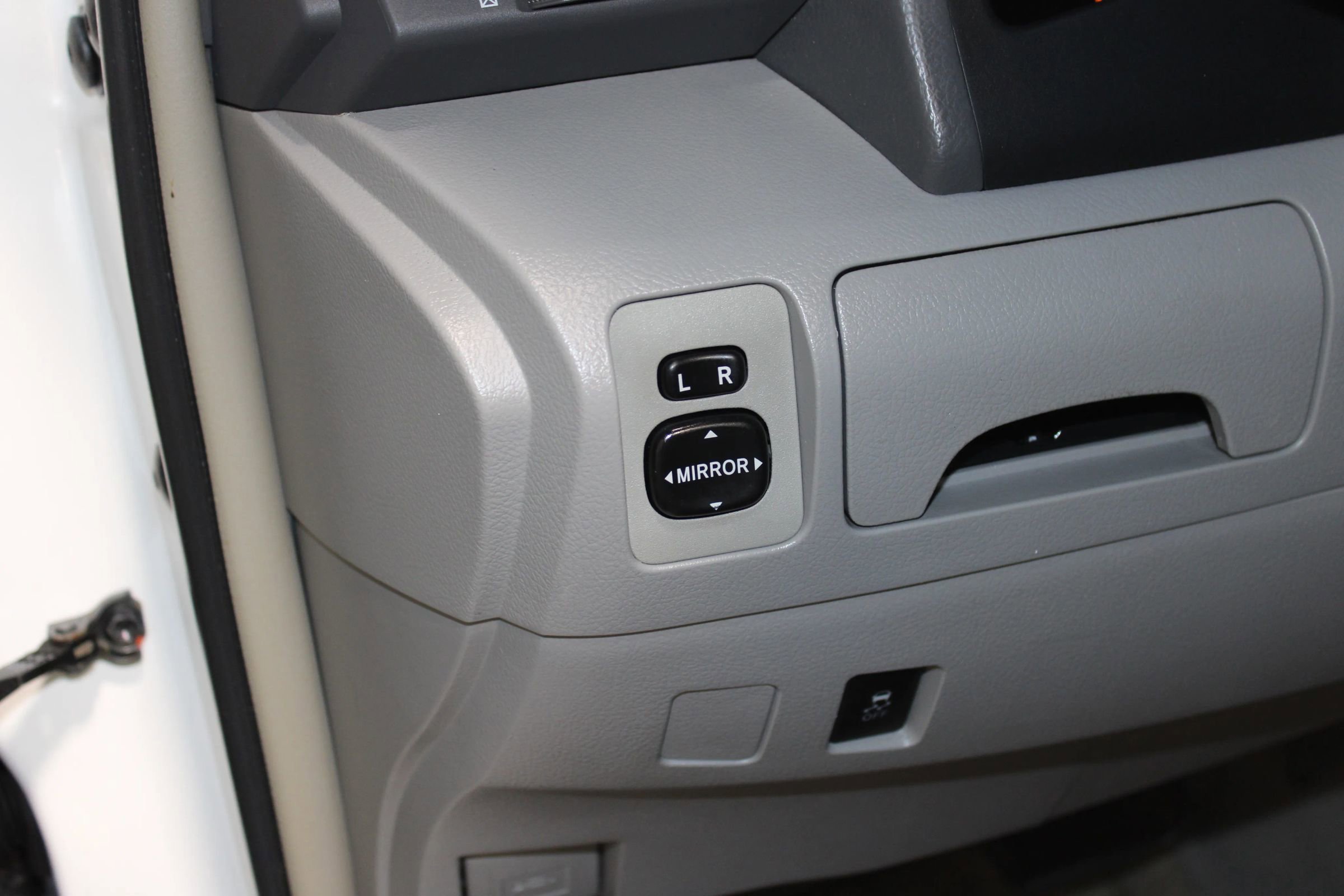 Used 2010 Toyota Camry LE image 15