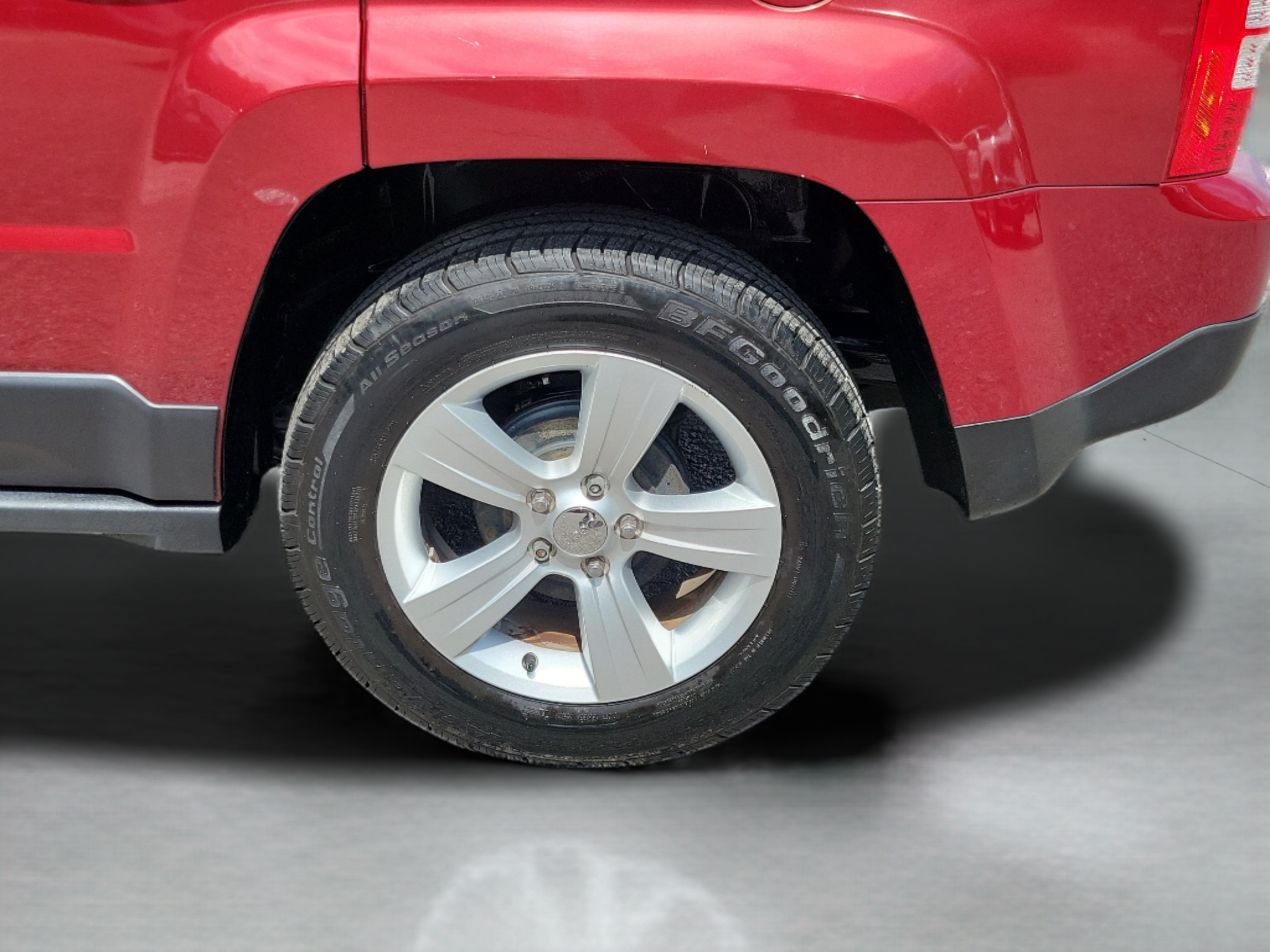 Used 2014 Jeep Patriot Sport w/ Tire & Wheel Group FWD image 29