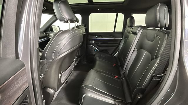 Used 2023 Jeep Grand Cherokee Overland AWD/4WD image 27