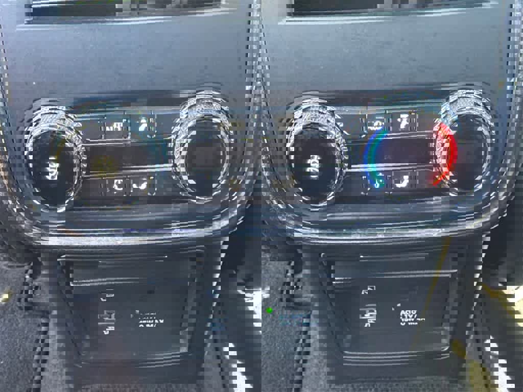 Used 2017 Lincoln Continental Reserve image 19