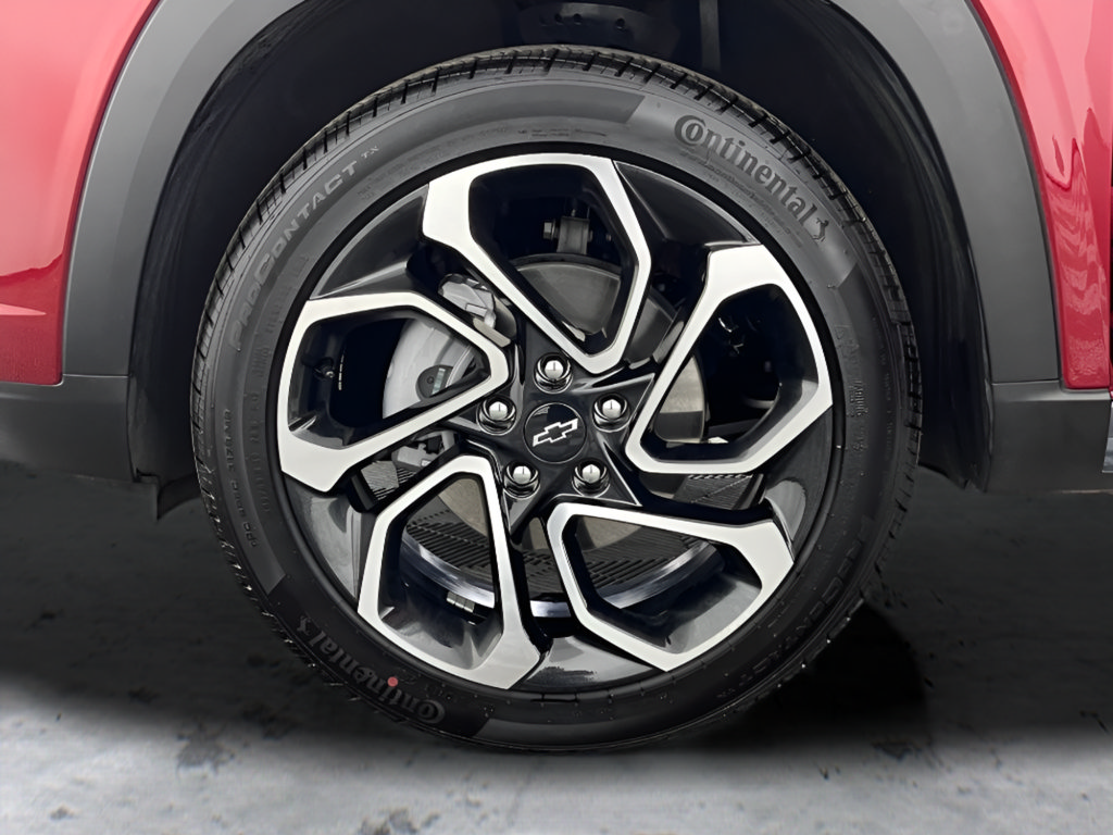 Used 2025 Chevrolet Trax RS w/ Driver Confidence Package FWD image 19