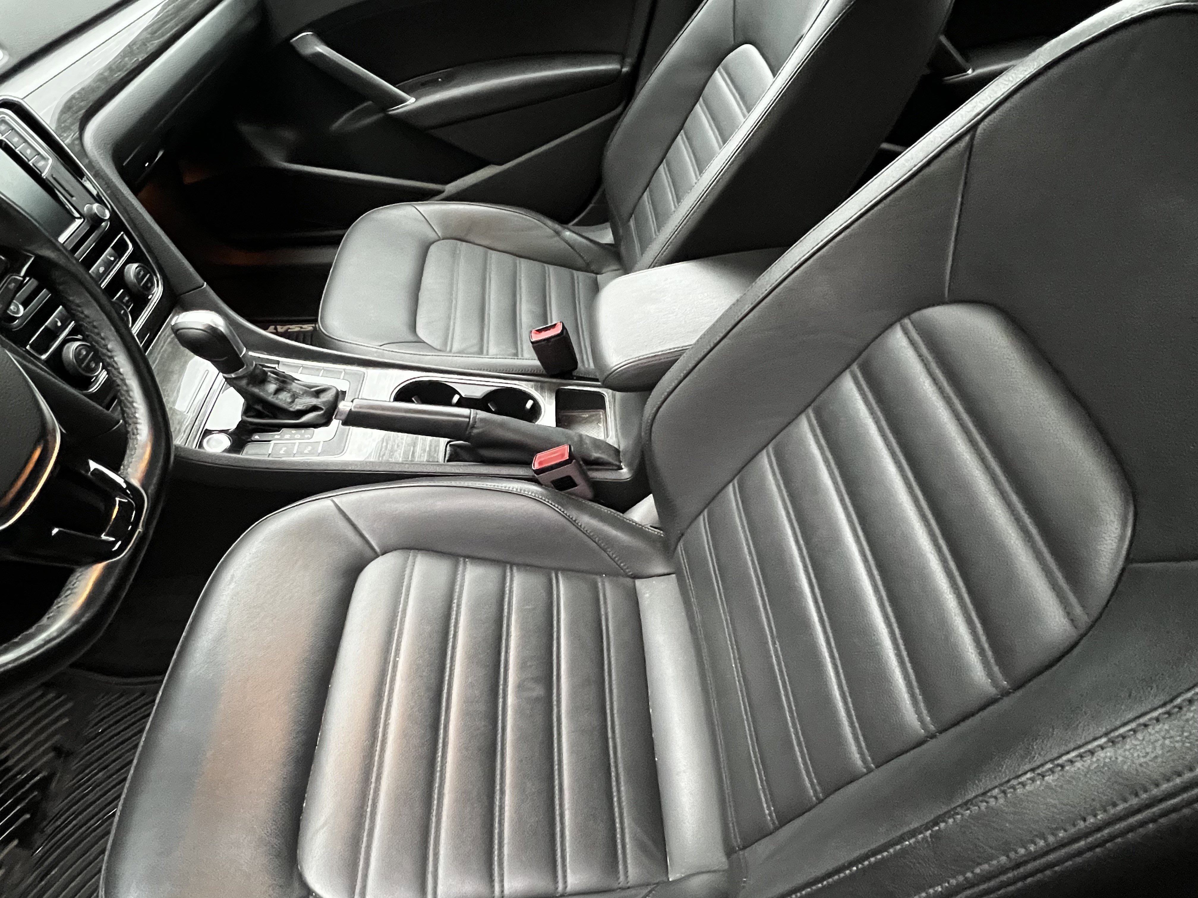 Used 2018 Volkswagen Passat 3.6 SEL Premium image 16