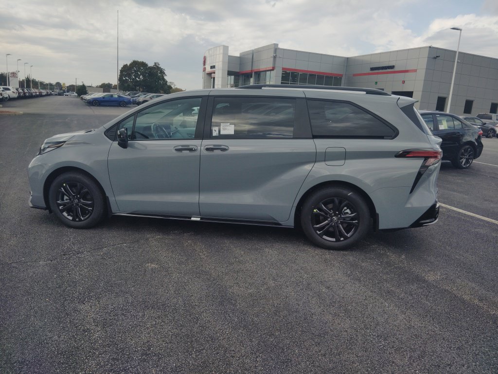 New 2026 Toyota Sienna XSE AWD/4WD image 4