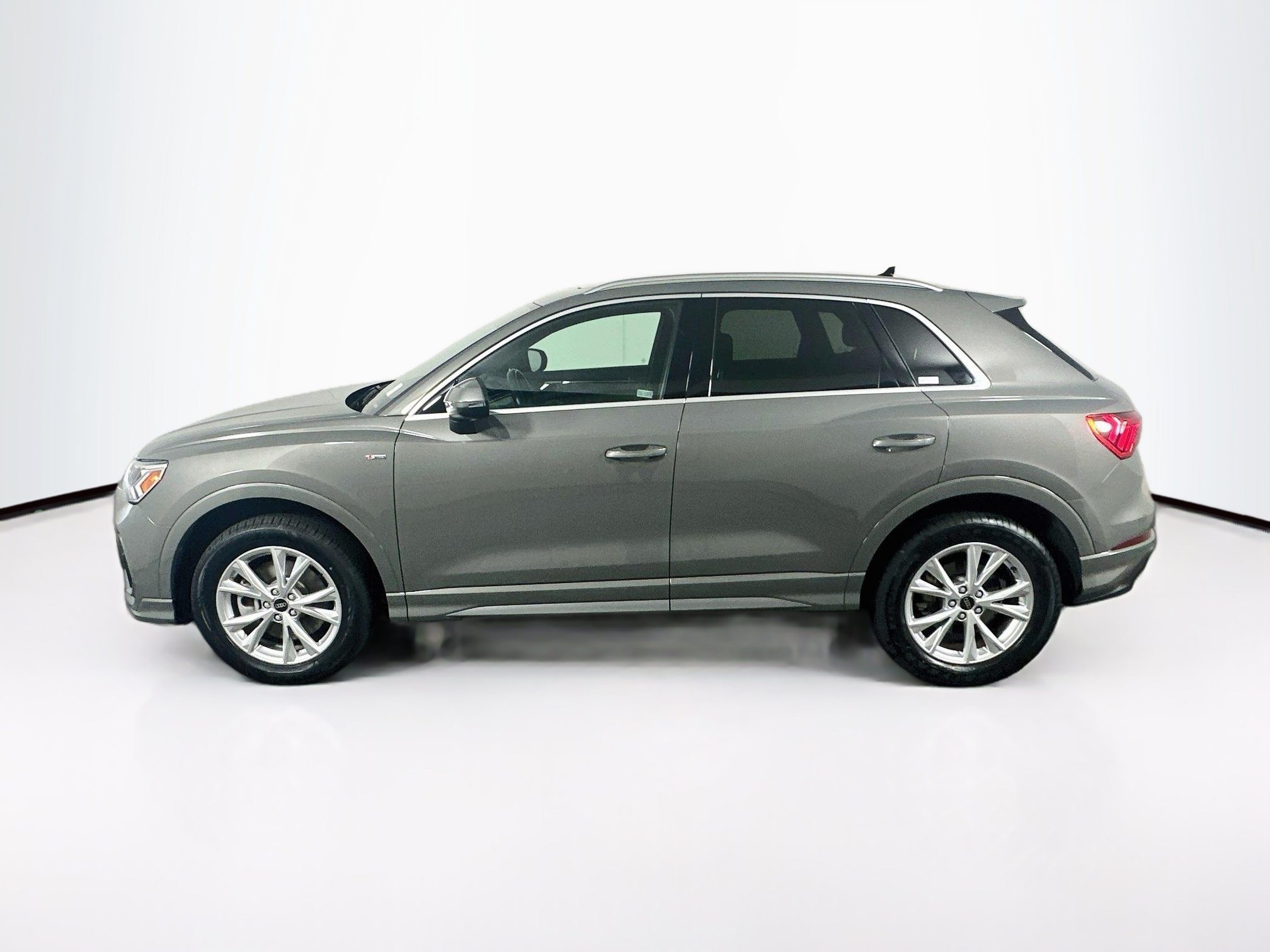 Used 2025 Audi Q3 2.0T Premium AWD/4WD image 4