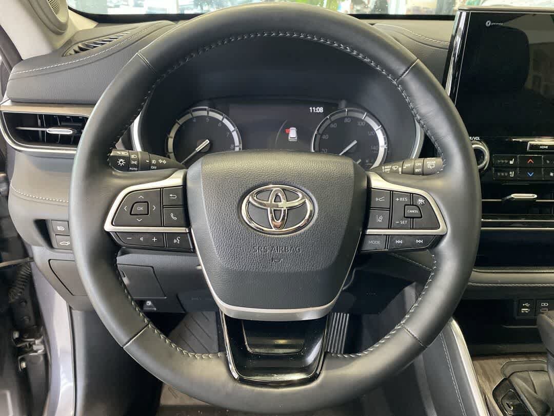 Used 2022 Toyota Highlander Limited AWD/4WD image 17