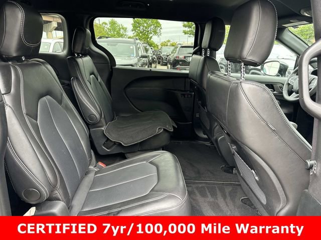 Used 2025 Chrysler Pacifica Select FWD image 13