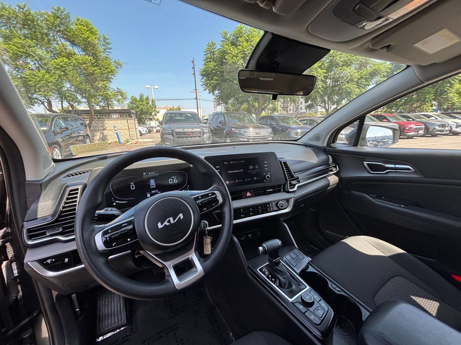 Used 2025 Kia Sportage LX FWD image 32