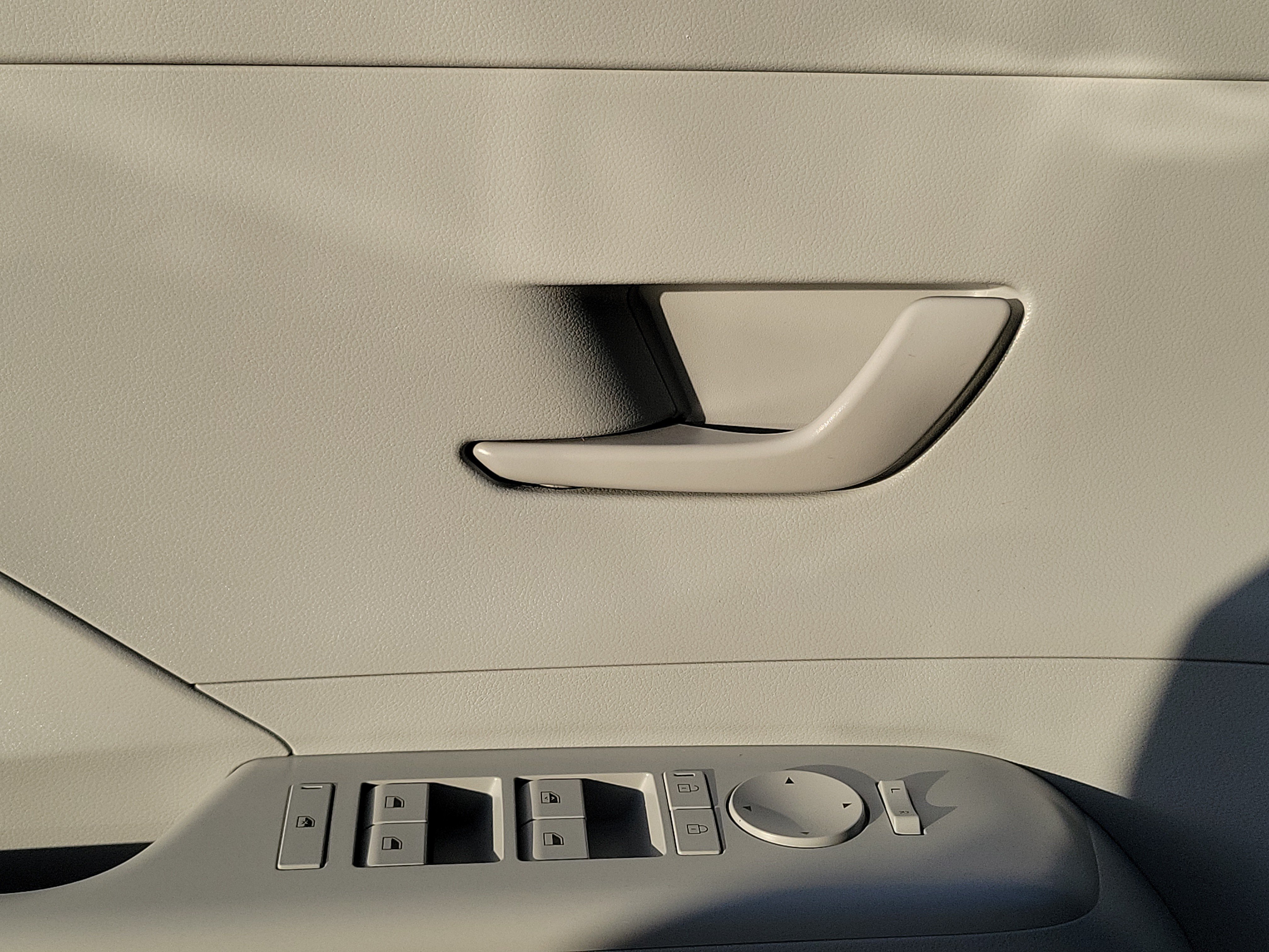 Certified 2024 Hyundai Kona SEL FWD image 11