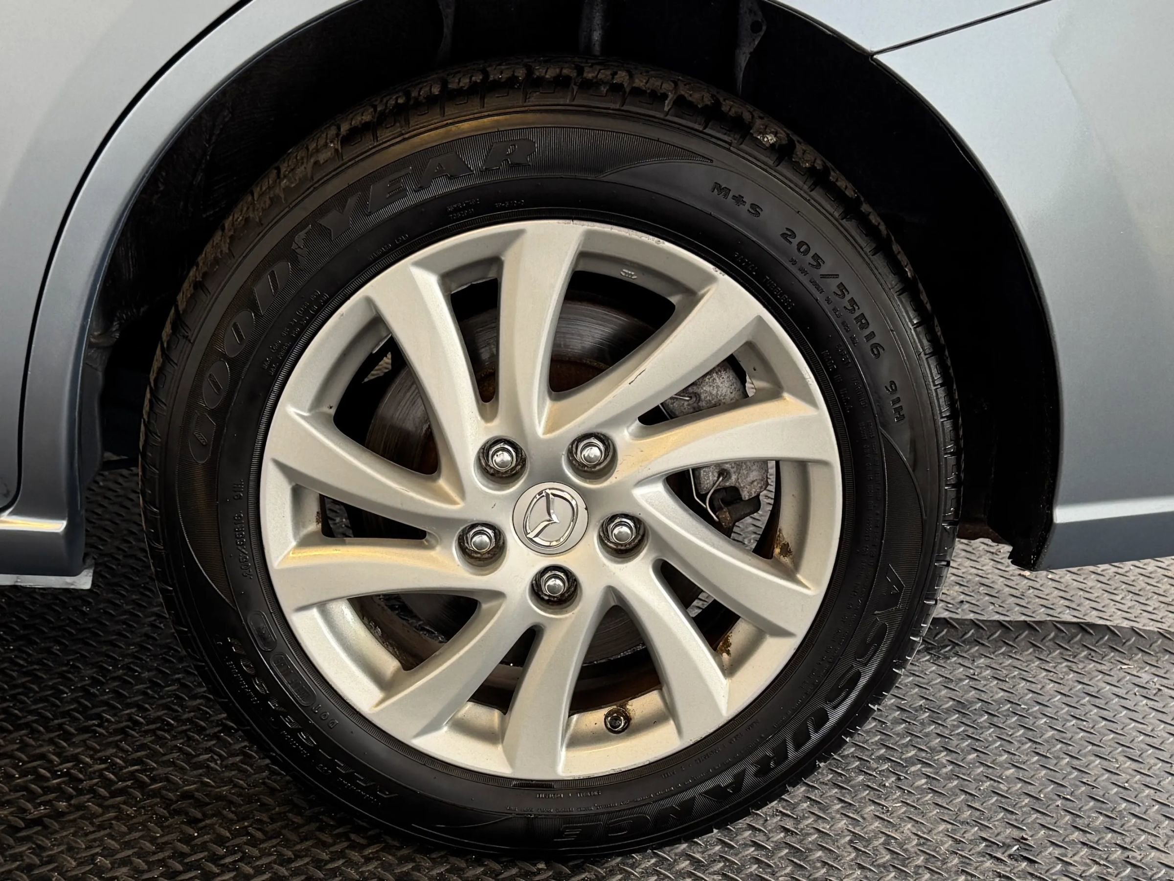 Used 2012 MAZDA MAZDA5 Sport image 11