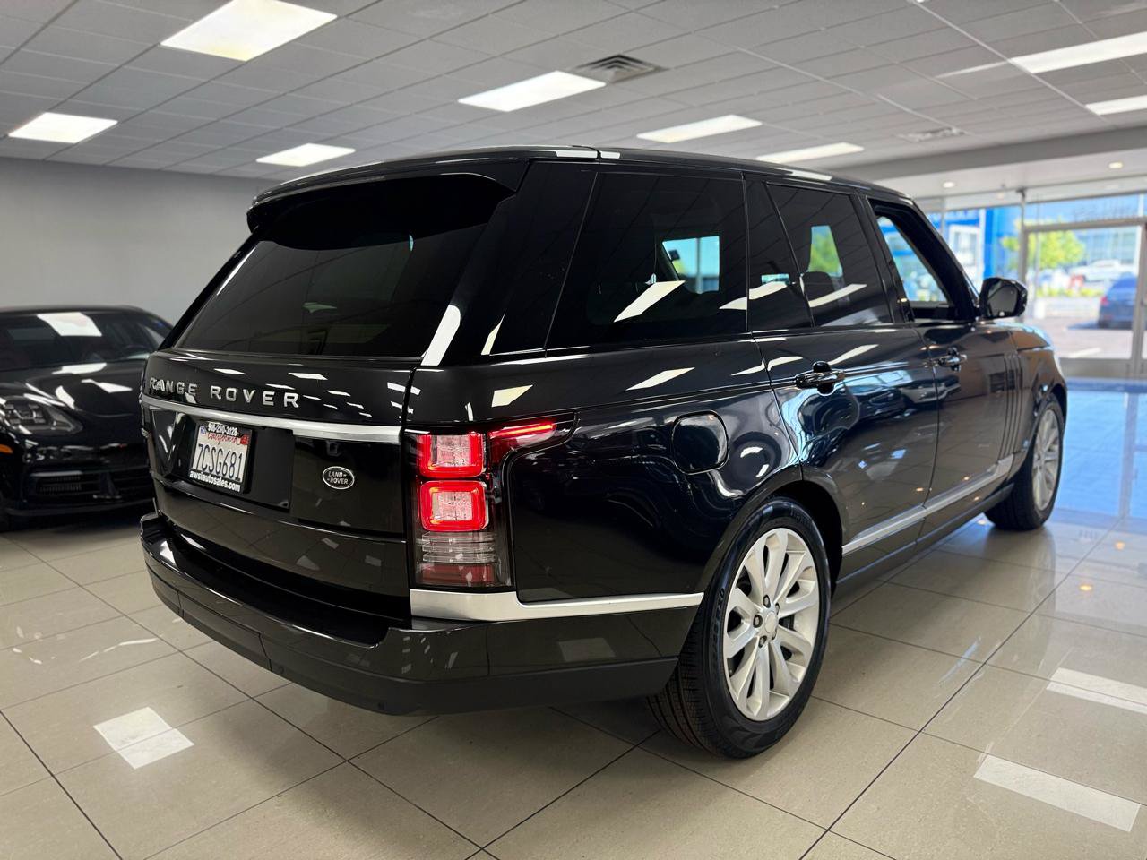 Used 2014 Land Rover Range Rover HSE AWD/4WD image 2