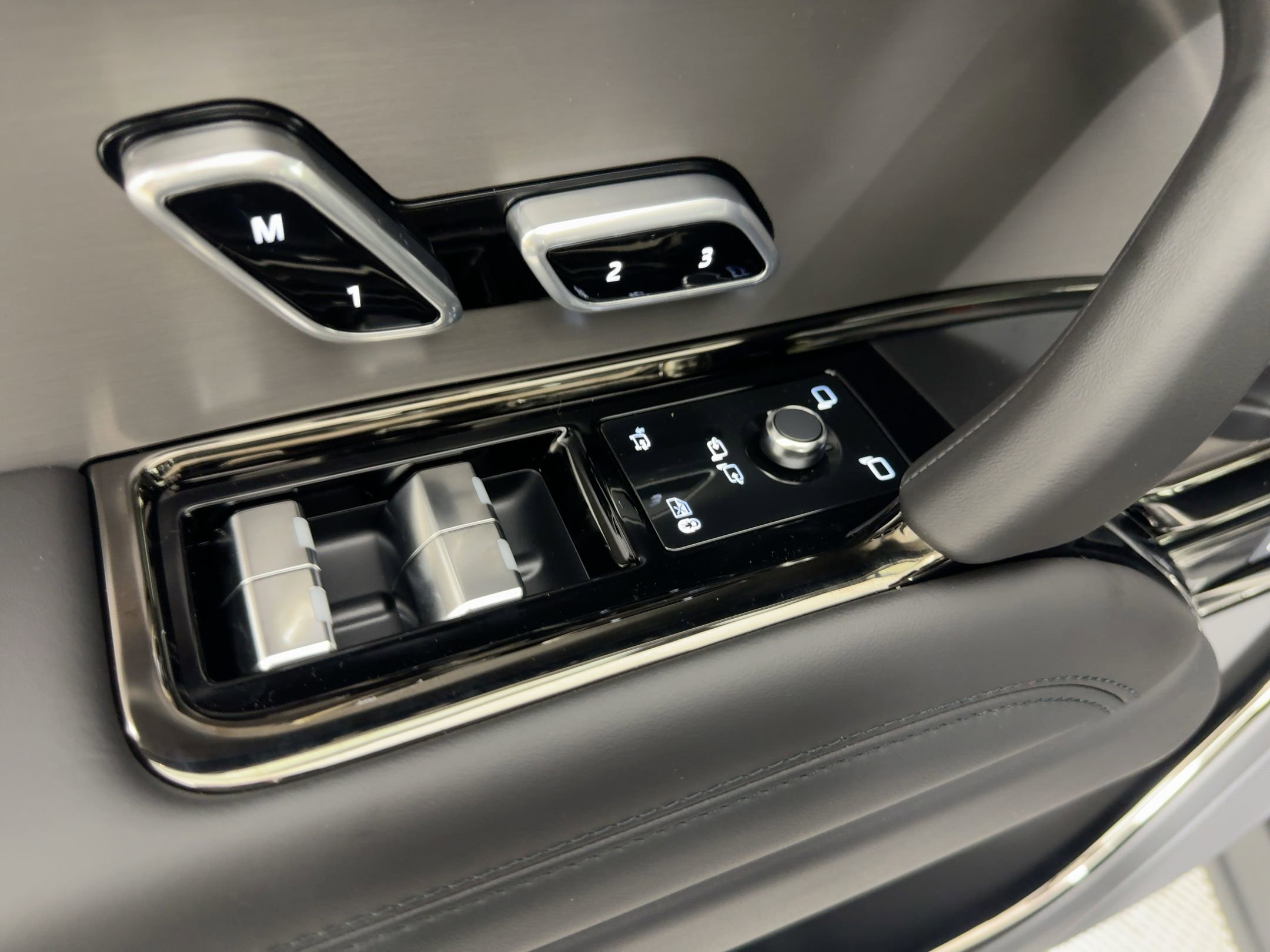 New 2025 Land Rover Range Rover Sport SE image 13