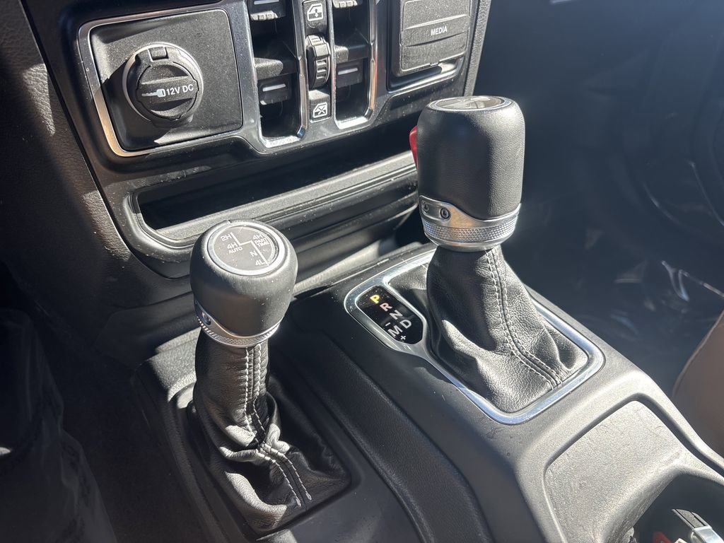 Used 2022 Jeep Wrangler Unlimited Sahara w/ Cold Weather Group image 28