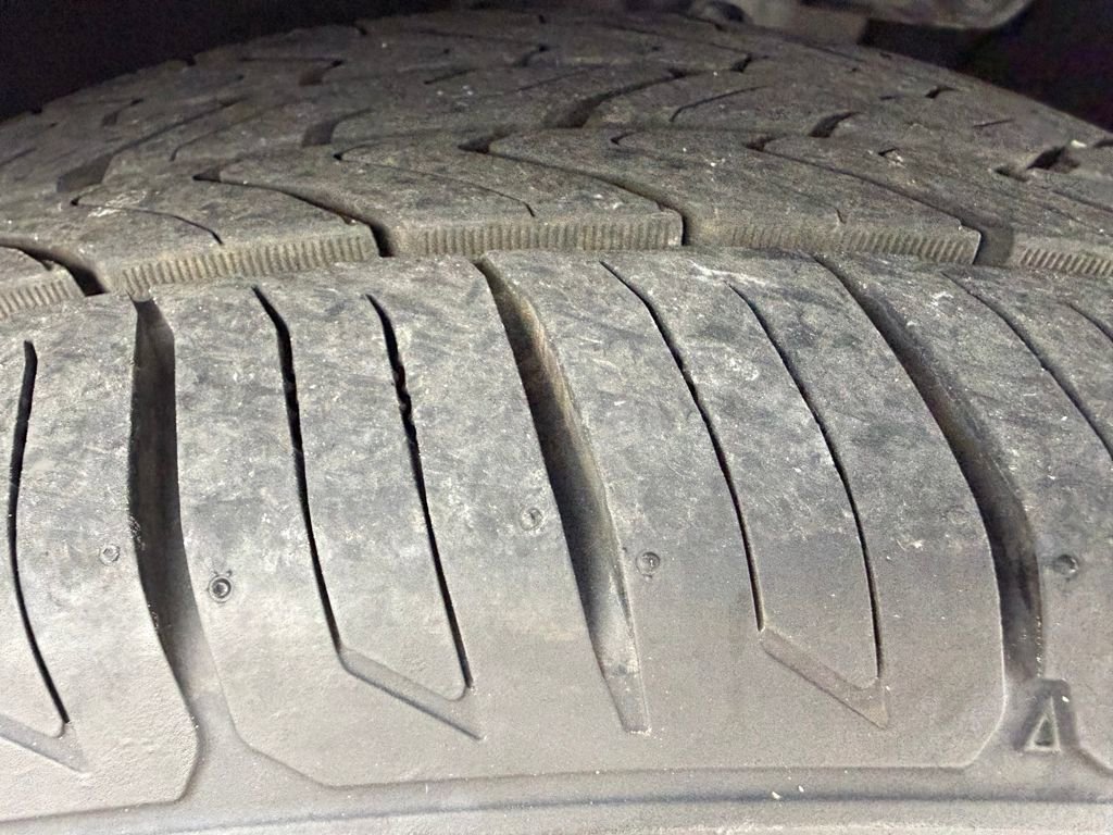 Used 2024 GMC Terrain SLT image 27