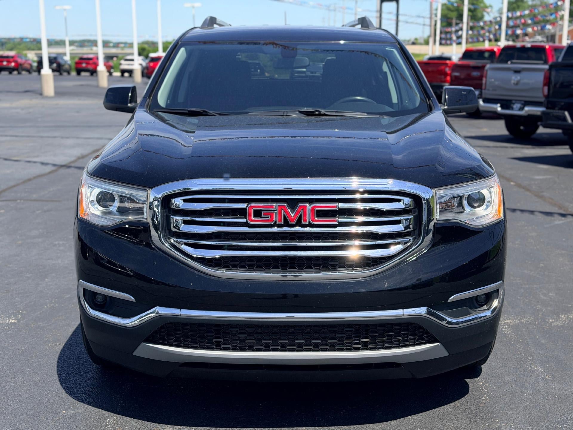 Used 2019 GMC Acadia SLE FWD image 2