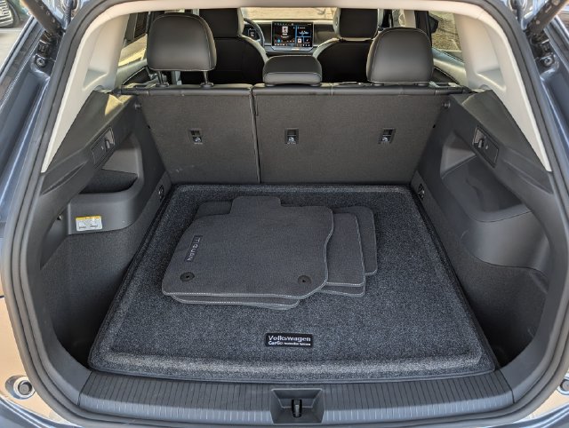 Used 2025 Volkswagen Tiguan SE FWD image 28