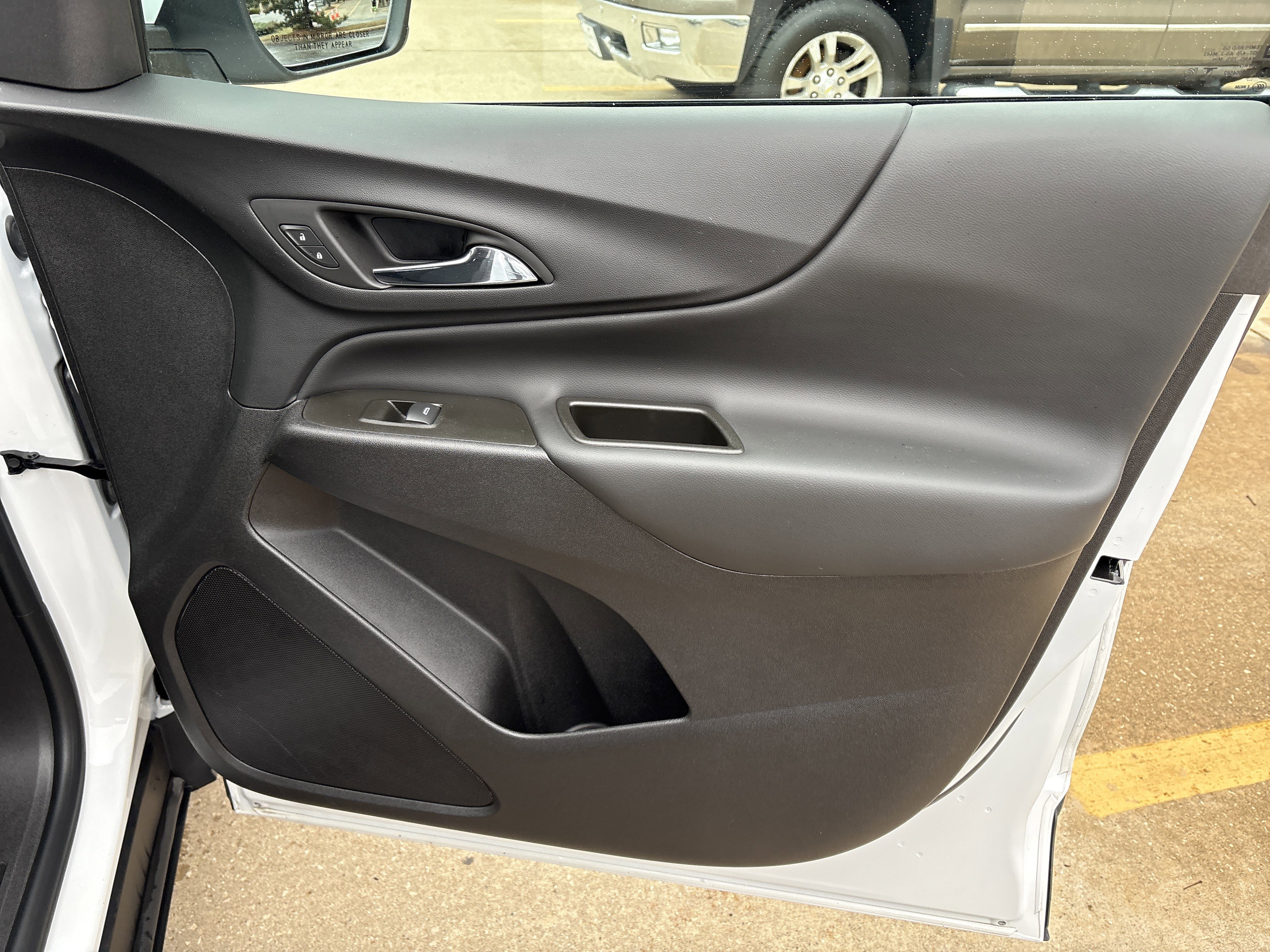 Used 2024 Chevrolet Equinox LT w/ LPO, Floor Liner Package FWD image 17