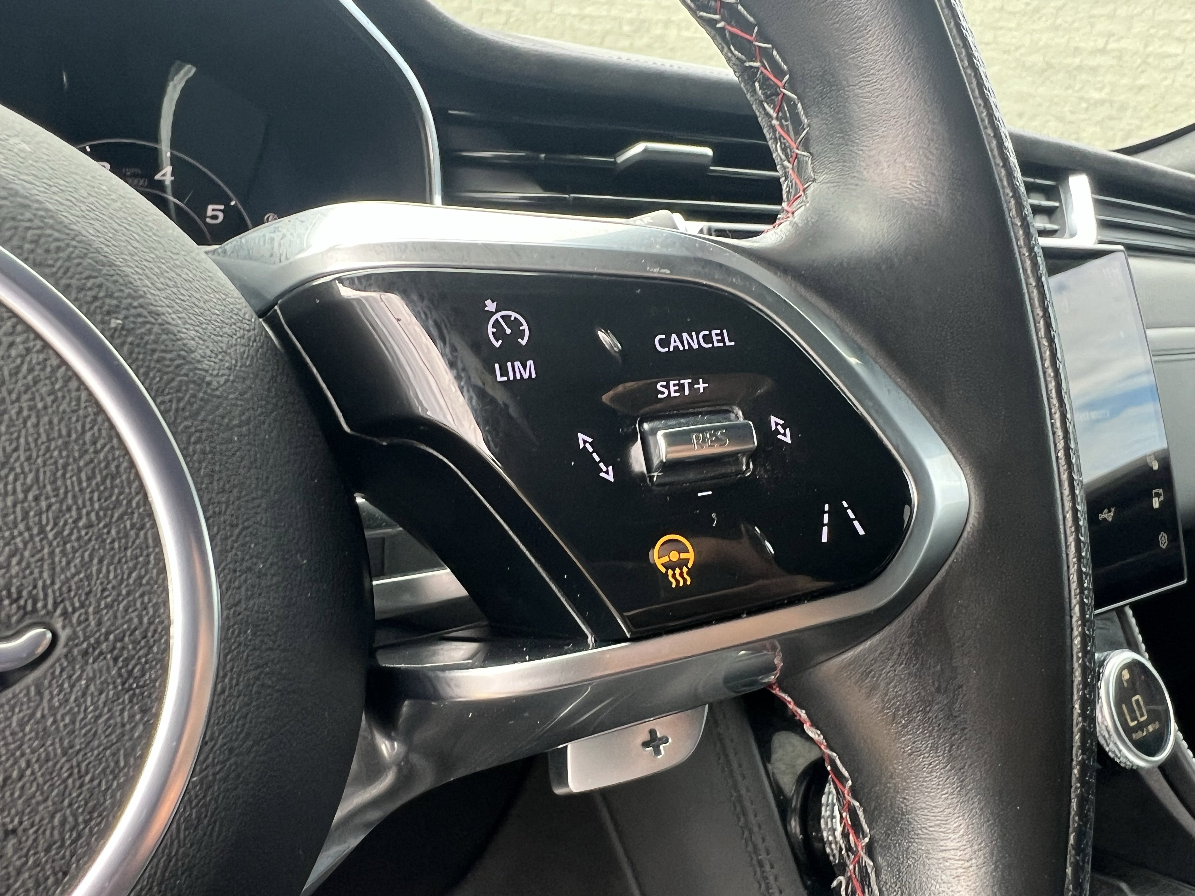 Used 2023 Jaguar F-PACE SVR image 22