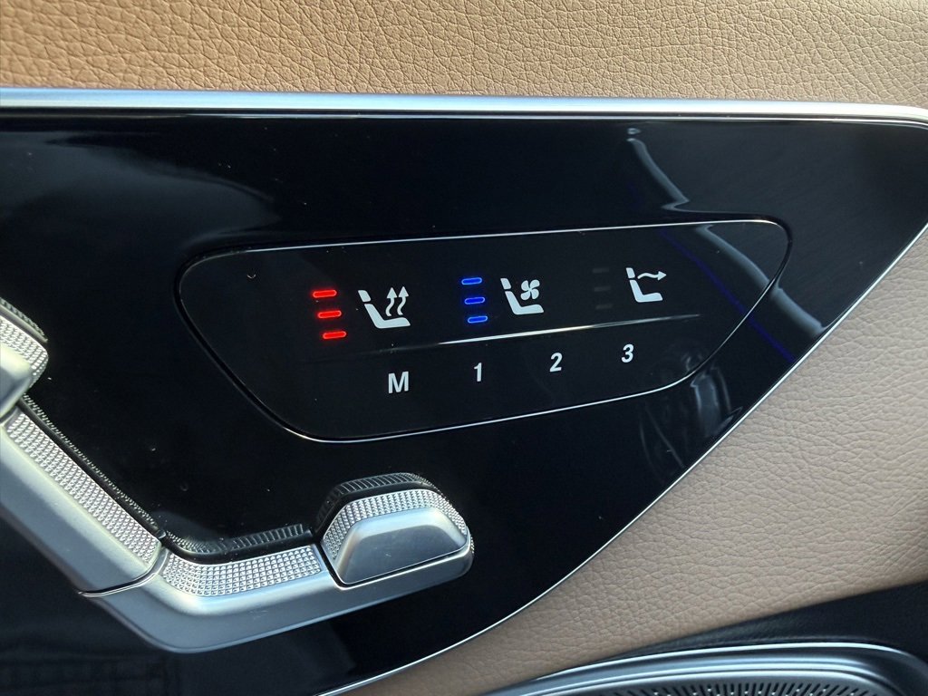 Used 2024 Mercedes-Benz CLE 300 4MATIC Cabriolet image 13