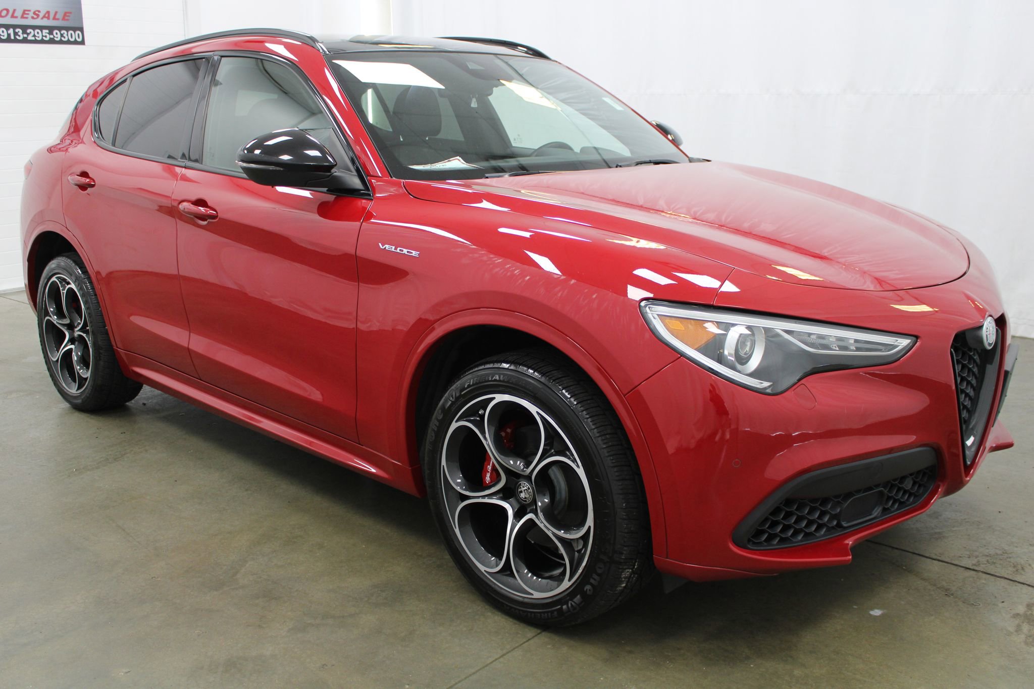 Used 2022 Alfa Romeo Stelvio Veloce AWD/4WD image 4
